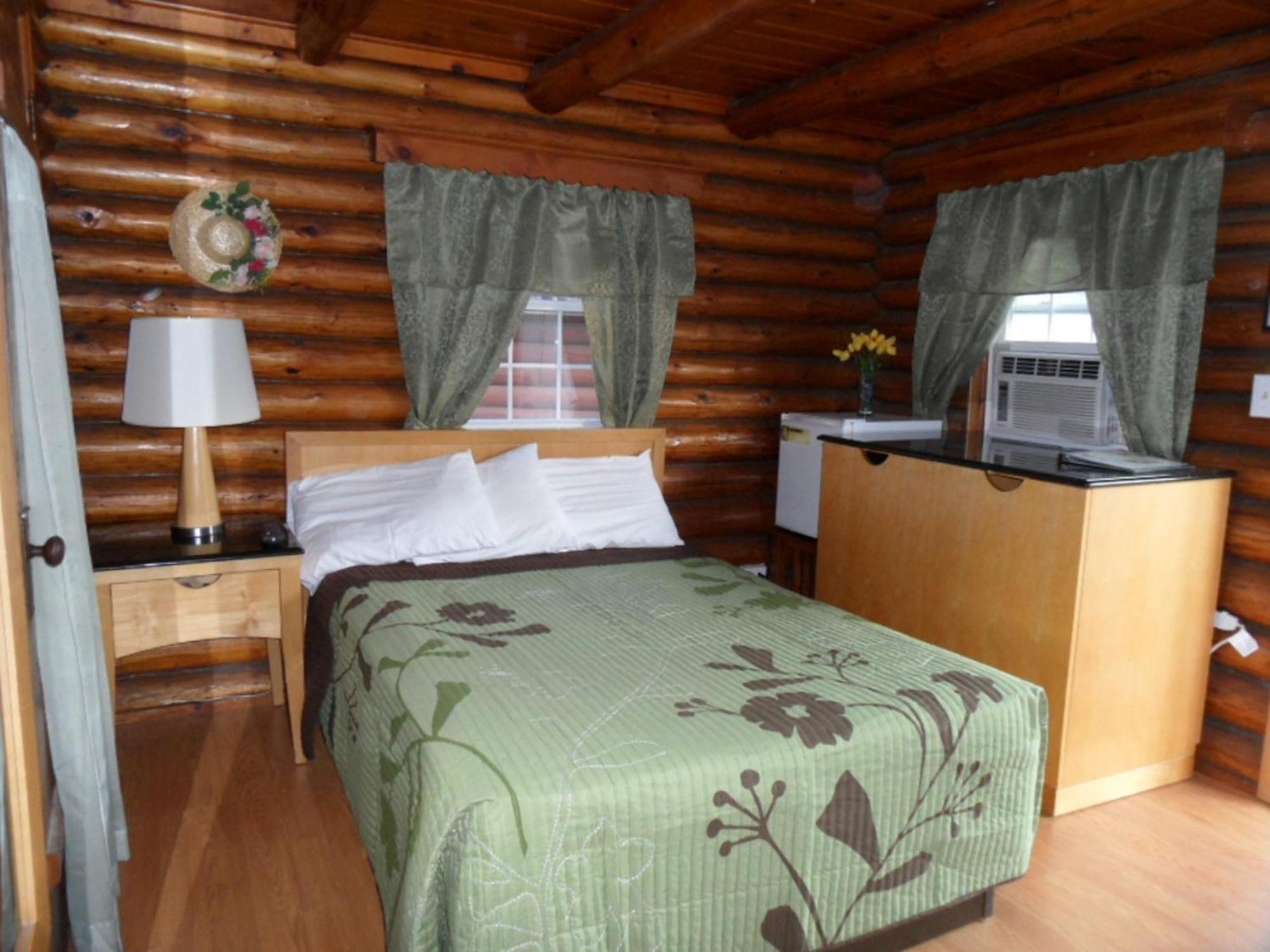Seven Dwarfs Cabin - On The Brook Cabins Lake George Værelse billede