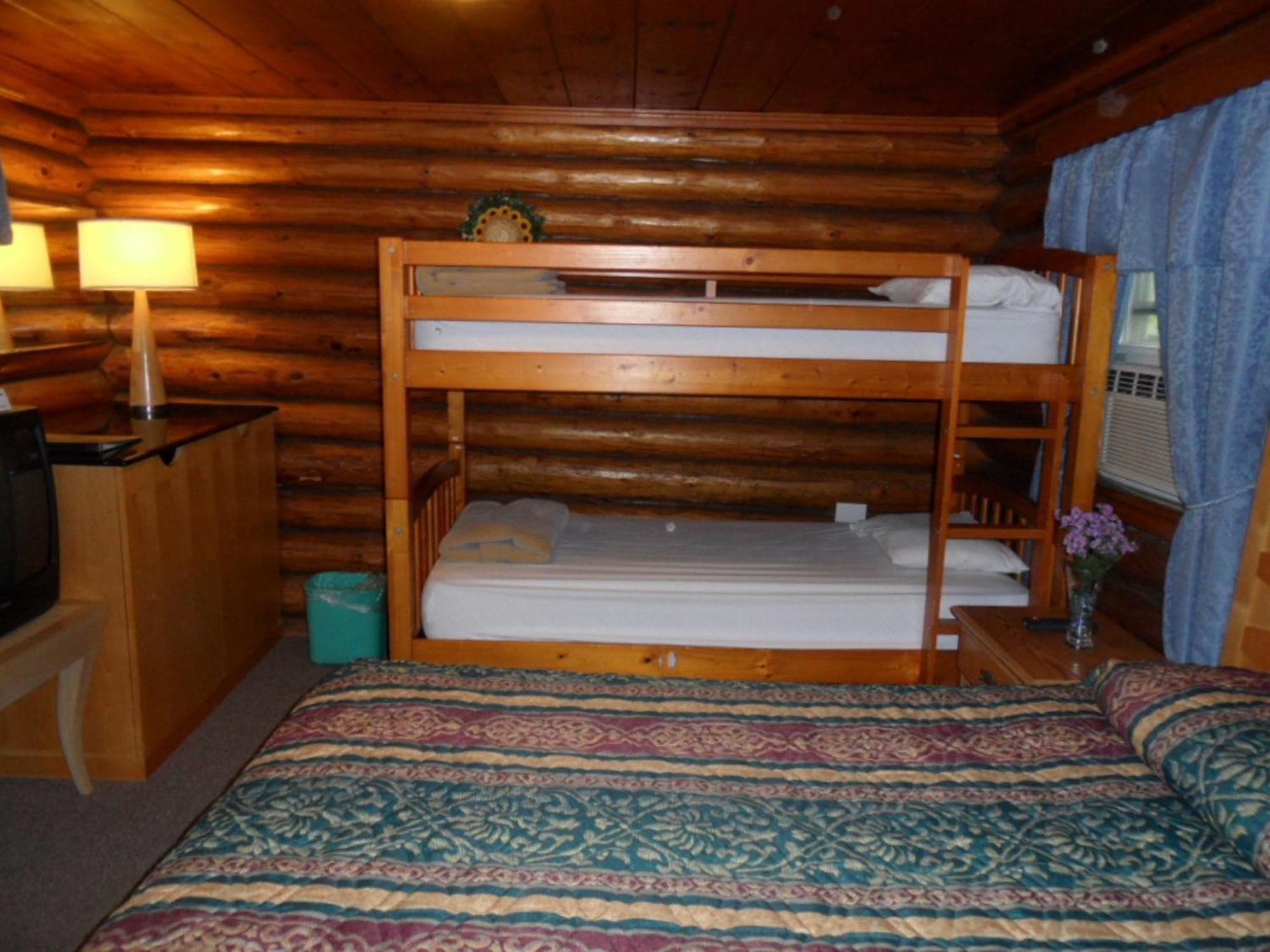 Seven Dwarfs Cabin - On The Brook Cabins Lake George Værelse billede
