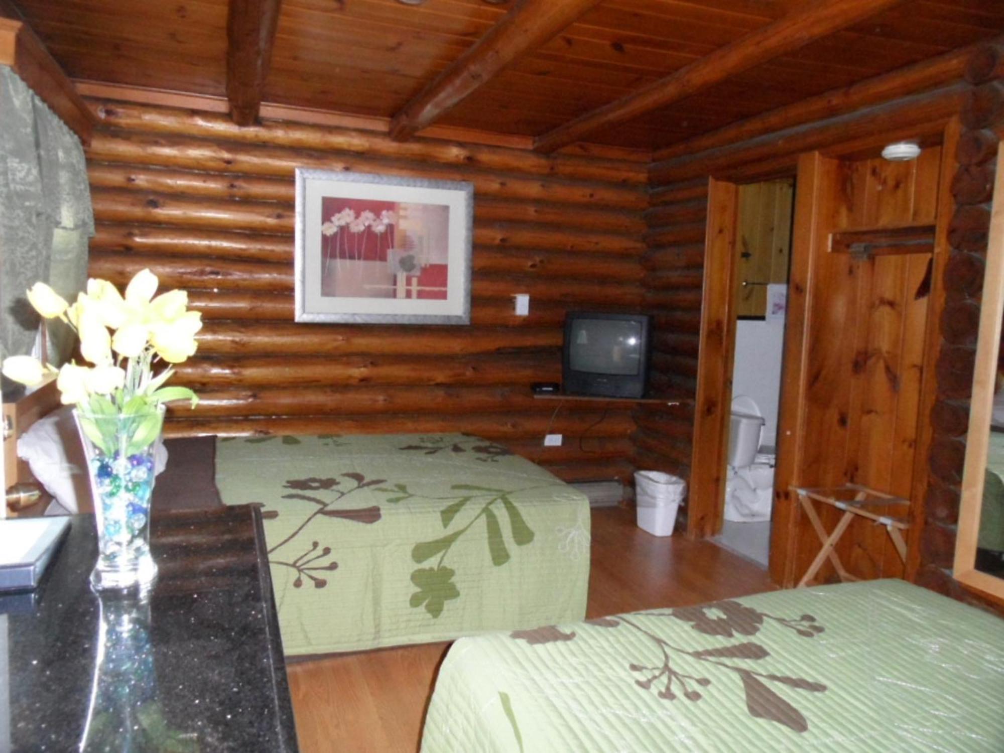 Seven Dwarfs Cabin - On The Brook Cabins Lake George Værelse billede