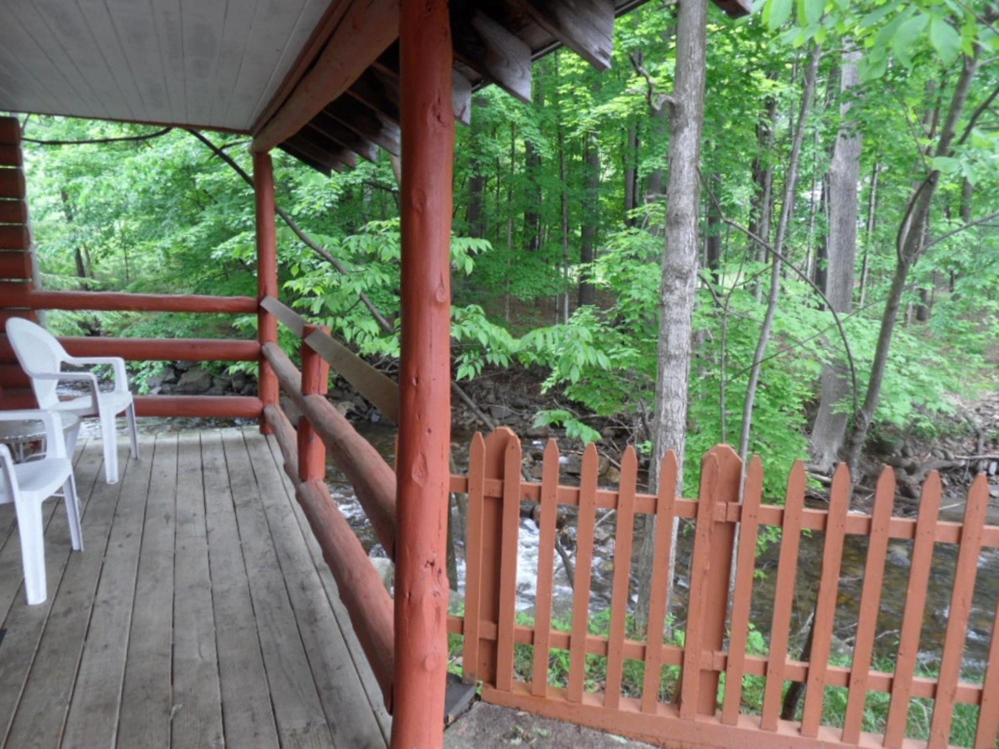 Seven Dwarfs Cabin - On The Brook Cabins Lake George Værelse billede