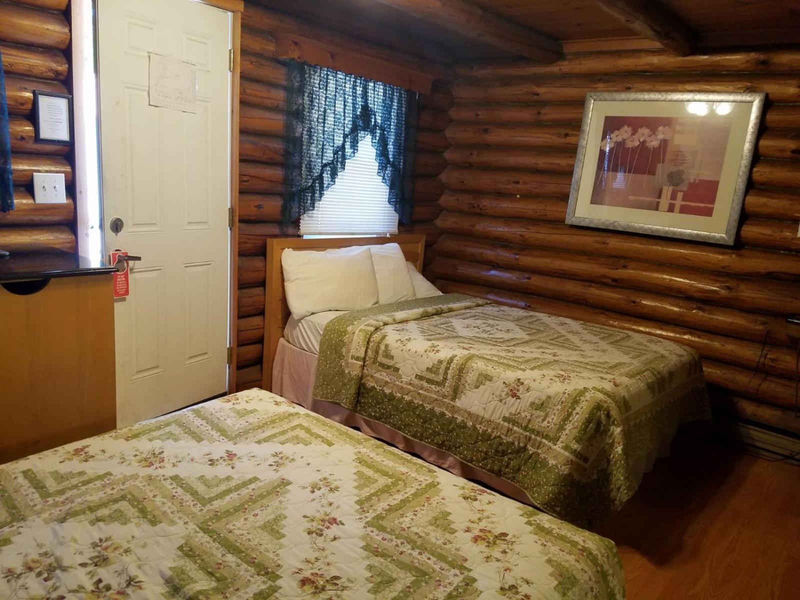 Seven Dwarfs Cabin - On The Brook Cabins Lake George Eksteriør billede